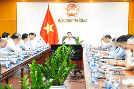 Bộ Công Thương họp bàn về phương án phân giao xăng dầu năm 2023. (Ảnh: PV/Vietnam+)