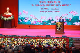 Bí thư Thành ủy Hà Nội Đinh Tiến Dũng phát biểu tại Lễ kỷ niệm 50 năm chiến thắng Hà Nội-Điện Biên Phủ trên không. (Ảnh: TTXVN)