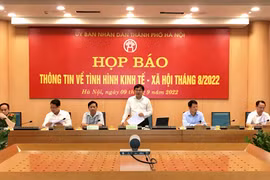 Lãnh đạo các đơn vị chức năng của Hà Nội tại phiên họp báo chiều 9/9 về kinh tế-xã hội. (Ảnh: Xuân Quảng/Vietnam+)