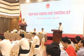 Phiên họp báo do Văn phòng Chính phủ tổ chức tối 4/7. (Ảnh: Xuân Quang/Vietnam+)
