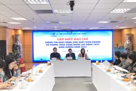 Lãnh đạo Vinatex họp thông báo kết quả hoạt động sản xuất-kinh doanh năm 2022. (Ảnh: Xuân Quảng/Vietnam+)
