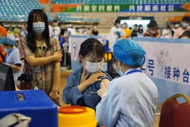 Một điểm tiêm chủng vaccine ngừa COVID-19 tại tỉnh Giang Tô, Trung Quốc, ngày 4/6/2021. Ảnh: (THX/TTXVN)