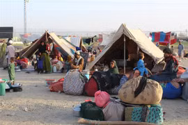Người tị nạn Afghanistan tại khu vực biên giới Afghanistan và Pakistan, ngày 31/8/2021. (Ảnh: AFP/TTXVN)