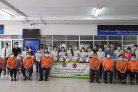Lễ trao quà của kiều bào tỉnh Udon Thani hỗ trợ lưu học sinh Việt Nam ở Thái Lan, ngày 20/7/2021. (Ảnh: Hội người Việt Nam tại Udon Thani)