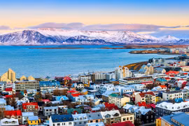 Nhiệt độ Trái Đất không ngừng ấm lên đã khiến diện tích bề mặt băng tại Iceland trong năm 2019 giảm xuống còn 10.400 km2. (Nguồn: azamara.com)