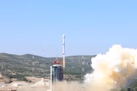 Vệ tinh Cao Phân-5 02 được phóng lên vũ trụ bằng tên lửa Trường Chinh-4C. (Nguồn: ecns.cn)