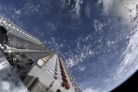 SpaceX hiện có hơn 1.500 vệ tinh trên quỹ đạo. (Nguồn: techcrunch.com)