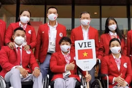 Đô cử Châu Hoàng Tuyết Loan (giữa, hàng trước) tại Paralympic Tokyo 2020. (Ảnh: TTXVN)