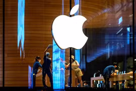 Biểu tượng Apple tại một cửa hàng của hãng ở Bangkok (Thái Lan). (Ảnh: AFP/ TTXVN)