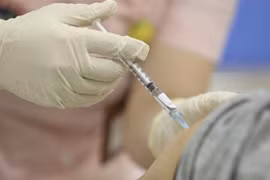 Tiêm vaccine ngừa COVID-19. (Ảnh: Minh Quyết/TTXVN)
