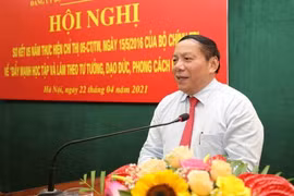 Bí thư Ban Cán sự, Bộ trưởng Bộ Văn hóa, Thể thao và Du lịch Nguyễn Văn Hùng phát biểu tại hội nghị. (Ảnh: Thanh Tùng/TTXVN)