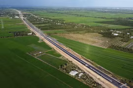 Dự án Cao tốc Mỹ Thuận-Cần Thơ, có tổng chiều dài gần 23km. Tổng mức đầu tư công trình hơn 4.800 tỷ đồng. (Ảnh: Huy Hùng/TTXVN)