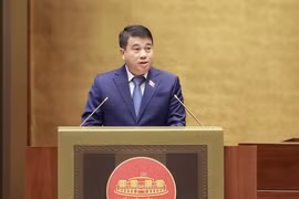 Chủ tịch Hội đồng Dân tộc của Quốc hội, Phó Trưởng Đoàn Giám sát của Quốc hội Y Thanh Hà Niê Kđăm trình bày Báo cáo của Đoàn Giám sát về việc triển khai thực hiện các nghị quyết về các Chương trình Mục tiêu Quốc gia. (Ảnh: Doãn Tấn/TTXVN)