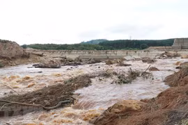 Hiện trường vụ vỡ đập Thủy điện Ia Glae 2 ở huyện Chư Prông, tỉnh Gia Lai. (Ảnh: Hoài Nam/TTXVN)