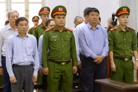 Bị cáo Đinh La Thăng cùng 6 đồng phạm trong vụ án nghe Tòa tuyên án. (Ảnh: Doãn Tấn/TTXVN)