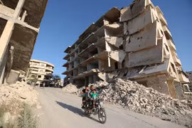 Khung cảnh đổ nát ở thị trấn Maaret al-Numan, phía bắc tỉnh Idlib, Syria, ngày 27/9. (Nguồn: AFP)