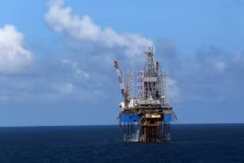 Các giàn khoan của PV Drilling (thuộc PVN) trên vùng biển Việt Nam. (Ảnh: Huy Hùng/TTXVN)