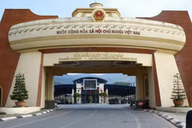 Hàng trăm xe hàng dồn ứ tại cửa khẩu Lao Bảo-Densavanh