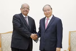 Thủ tướng Nguyễn Xuân Phúc tiếp Bộ trưởng Ngoại giao Algeria, ông Abdelkader Messahel đang thăm và làm việc tại Việt Nam. (Ảnh: Văn Điệp/TTXVN)