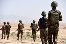 Binh sỹ Afghanistan trong chiến dịch truy quét phiến quân Taliban tại tỉnh Zabul ngày 23/4. (Nguồn: THX/TTXVN)