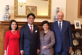 Toàn quyền New Zealand và Phu quân cùng Đại sứ Nguyễn Việt Dũng và Phu nhân. (Nguồn: Đại sứ quán Việt Nam tại New Zealand cung cấp)