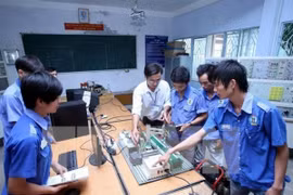 Dạy nghề cho thanh niên. (Nguồn: TTXVN)