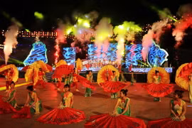  Tiết mục biểu diễn nghệ thuật tại Carnaval Hạ Long 2016. (Ảnh: Nguyễn Hoàng/TTXVN)