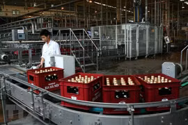 Dây chuyền sản xuất của Habeco tại nhà máy bia Hà Nội-Mê Linh. (Ảnh: Huy Hùng/TTXVN)
