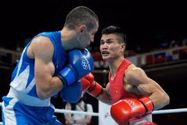 Nguyễn Văn Đương chia tay Olympic Tokyo 2020 với một chiến thắng đầu tiên trước tay đấm người Azerbaijan. (Ảnh: Getty Images) 
