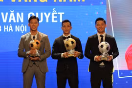 Văn Quyết đã đợi chờ nhiều năm để có lần đầu giành Quả bóng Vàng. (Ảnh: BTC) 
