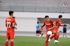 Đội trưởng Quế Ngọc Hải tập luyện sung sức cùng đồng đội. (Ảnh: VFF) 