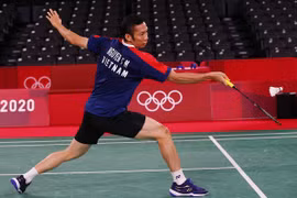 Nguyễn Tiến Minh thi đấu trận thứ hai tại Olympic Tokyo 2020. (Ảnh: Reuters) 