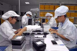 Sản xuất các linh kiện nhựa tại Khu công nghiệp Quế Võ. (Ảnh: Danh Lam/TTXVN)