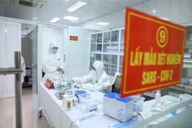 Phòng lấy mẫu xét nghiệm. (Ảnh: Minh Quyết/TTXVN)