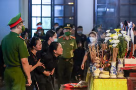 Sáng 5/8, lễ tang 3 liệt sỹ công an phòng cháy chữa cháy và cứu hộ cứu nạn đã diễn ra tại nhà tang lễ Bệnh viện 198 (Hà Nội). (Ảnh: PV/Vietnam+)