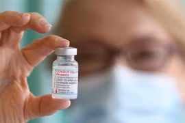 Vaccine ngừa COVID-19 của hãng Moderna. (Ảnh: AFP/TTXVN)