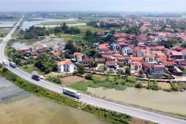 Tuyến đường và khu dân cư xã nông thôn mới Sơn Đông, huyện Lập Thạch. Ảnh: Hoàng Hùng – TTXVN
