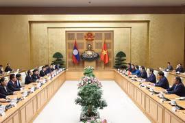 Thủ tướng Phạm Minh Chính tiếp Thường trực Ban Bí thư, Phó Chủ tịch nước Lào Bounthong Chitmany. (Ảnh: Dương Giang/TTXVN)