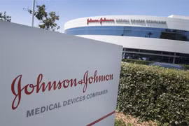 Công ty Johnson & Johnson tại Irvine, bang California (Mỹ). (Ảnh: AFP/TTXVN)