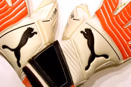 Ngày 5/3, hai hãng thời trang lớn Puma (Đức) và Prada (Italy) thông báo ngừng hoạt động bán lẻ tại Nga, liên quan tình hình ở Ukraine. (Ảnh: TTXVN)