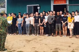 Các công dân nhập cảnh trái phép về nước, bị lực lượng biên phòng Cao Bằng phát hiện, bắt giữ ngày 16/6/2022. (Ảnh: TTXVN phát)