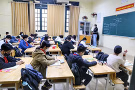 Tiết học đầu tiên của học sinh trường THCS Thanh Quan, quận Hoàn Kiếm (Hà Nội) khi trở lại trường học trực tiếp. (Ảnh: Tuấn Đức/TTXVN)