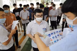Sáng 15/7/2022, hơn 7.000 thí sinh bước vào kỳ thi đánh giá tư duy của Đại học Bách Khoa. (Ảnh: Thanh Tùng/TTXVN)