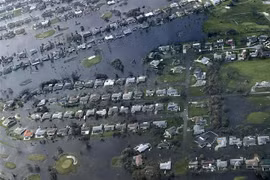 Cảnh đổ nát ở Fort Myers, bang Florida (Mỹ) sau khi bão Ian đổ bộ ngày 29/9/2022. (Ảnh: AFP/TTXVN)