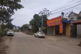 Một trung tâm môi giới bất động sản ở Sóc Sơn. (Ảnh: Mạnh Khánh/TTXVN)