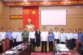 Ra mắt 15 thành viên của Ban Chỉ đạo phòng, chống tham nhũng, tiêu cực tỉnh. (Ảnh: Hoàng Giang/TTXVN)