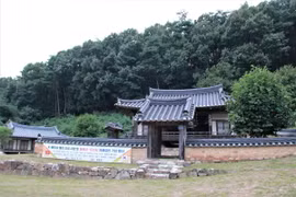 Di tích Trung Hiếu Đường của dòng họ Lý Hoa Sơn ở Bonghwa, tỉnh Bắc Kyungsang. (Ảnh: Khánh Vân/TTXVN)