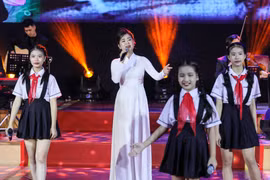 'Người nghệ sỹ phải góp lửa sáng tạo, thổi bùng ngọn đuốc nhân văn'