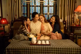 Nghệ sỹ nhân dân Lan Hương vào vai mẹ chồng của 3 cô con dâu Khả Ngân, Lan Phương và Kiều Anh. (Ảnh: VTV)