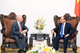 Thủ tướng Nguyễn Xuân Phúc tiếp ông Jonathan Dunn, Trưởng đại diện Quỹ Tiền tệ Quốc tế (IMF) tại Việt Nam. (Ảnh: Thống Nhất/TTXVN)